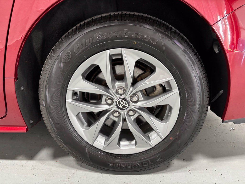 Used 2026 Toyota Sienna XLE AWD/4WD image 70