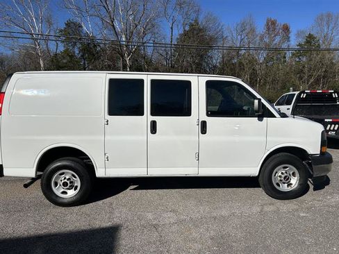 Used 2023 GMC Savana 2500 w/ Driver Convenience Package image 8
