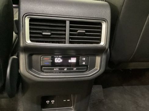 Used 2025 Volkswagen Atlas SE AWD/4WD image 13