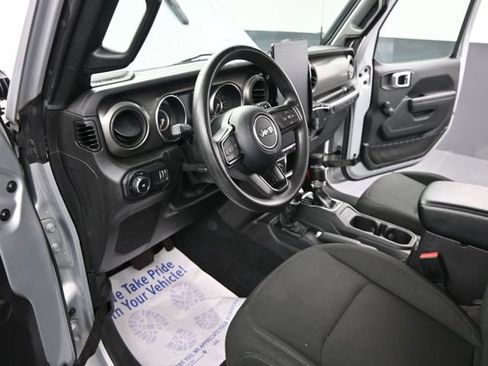 Used 2023 Jeep Wrangler Unlimited Sport AWD/4WD image 9