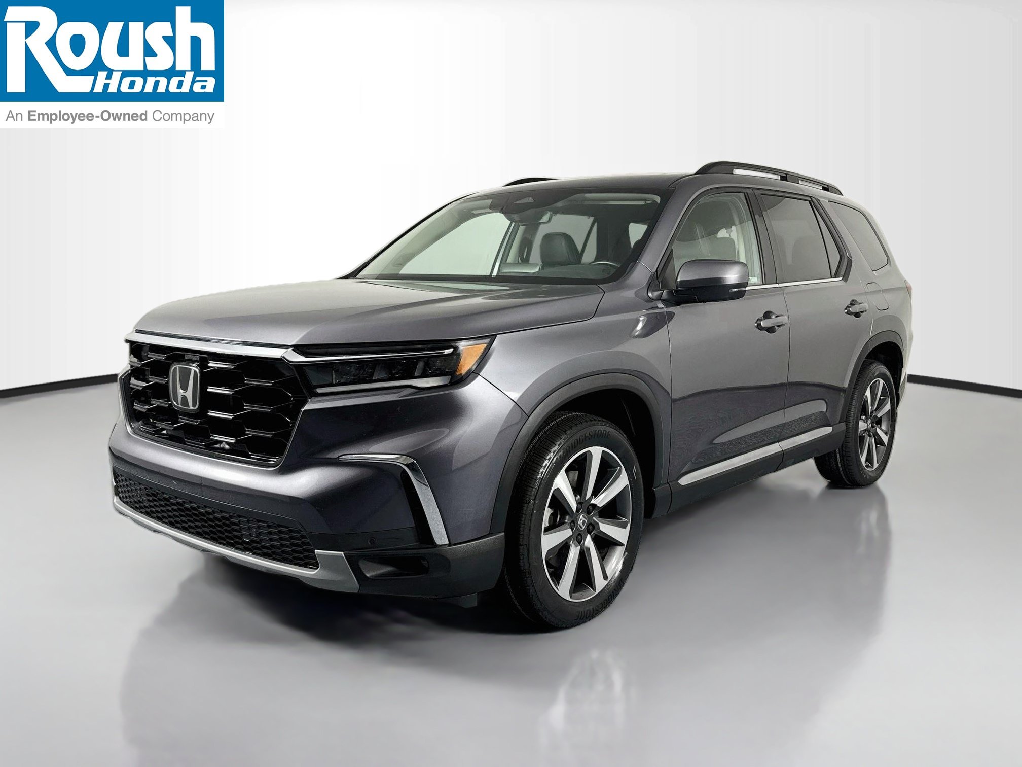 Certified 2024 Honda Pilot Touring image 1