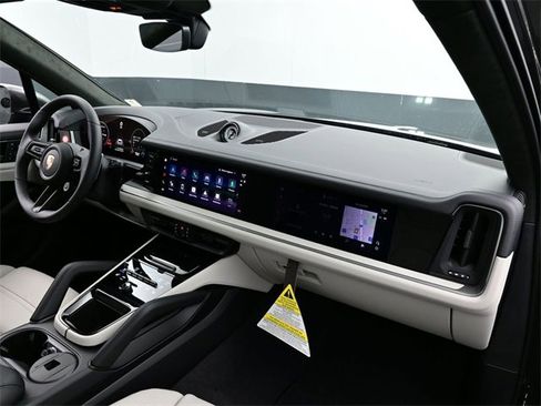 New 2026 Porsche Cayenne S image 24