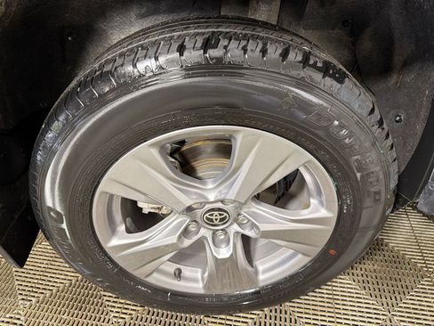 Used 2024 Toyota RAV4 XLE image 18