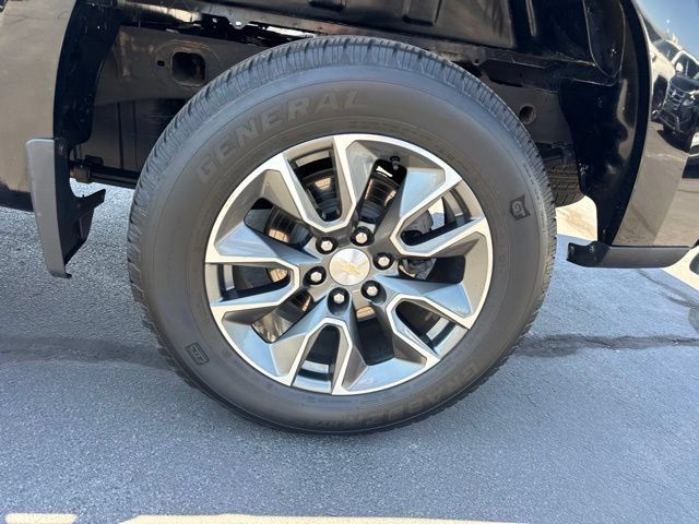 Used 2024 Chevrolet Silverado 1500 LT AWD/4WD image 22