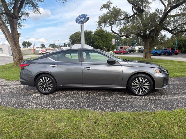 Used 2024 Nissan Altima 2.5 SV FWD image 1