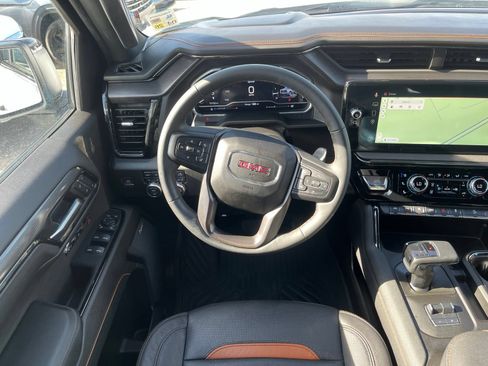 Used 2024 GMC Sierra 1500 AT4 w/ Technology Package AWD/4WD image 11