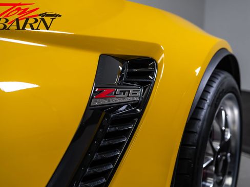 Used 2015 Chevrolet Corvette Z06 w/ 2LZ Preferred Equipment Group RWD image 20
