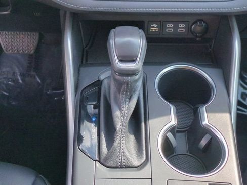 Used 2023 Toyota Highlander XLE FWD image 23