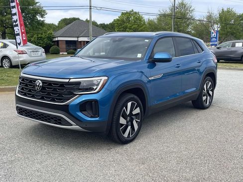 Used 2025 Volkswagen Atlas Cross Sport SE image 3