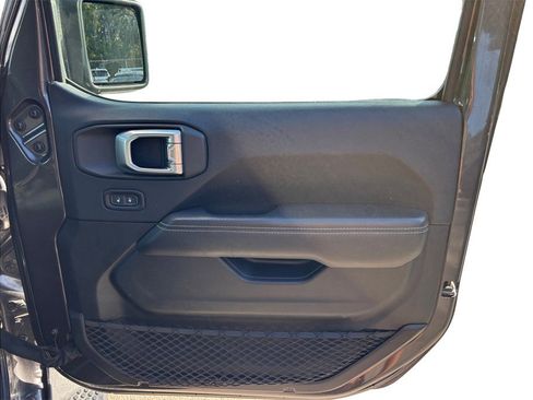 Used 2018 Jeep Wrangler Unlimited Sahara image 35