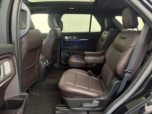 Used 2026 Ford Explorer Platinum RWD image 16