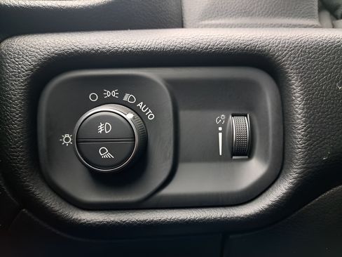 Used 2020 RAM 1500 Lone Star RWD image 23