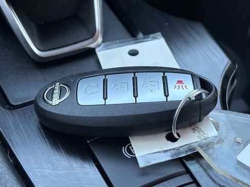 Used 2022 Nissan Rogue SV image 42