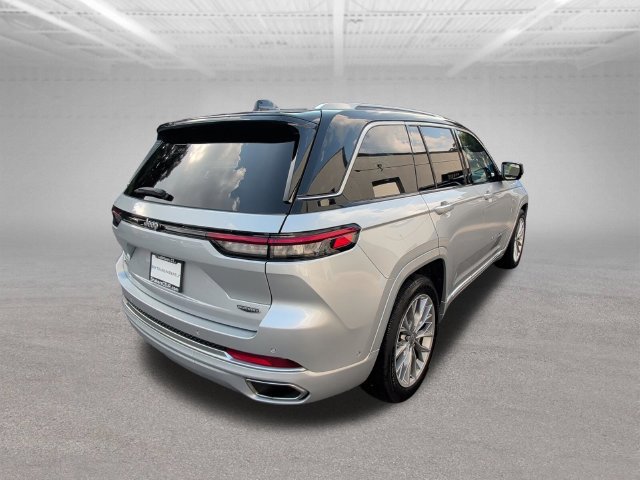 Used 2023 Jeep Grand Cherokee Summit w/ Luxury Tech Group V AWD/4WD image 5