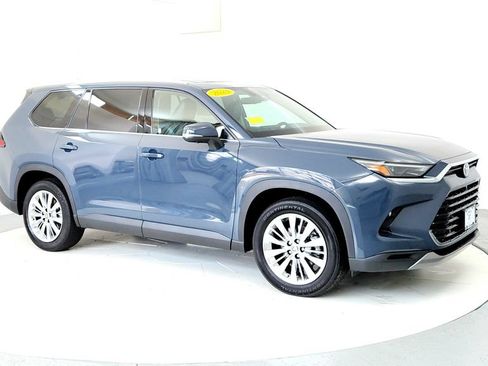 Used 2024 Toyota Grand Highlander AWD image 7