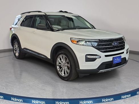 Certified 2022 Ford Explorer XLT w/ Equipment Group 202A AWD/4WD image 3