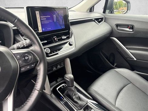 Used 2025 Toyota Corolla Cross XLE FWD image 16