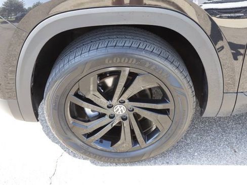 Used 2023 Volkswagen Atlas SE w/ Panoramic Sunroof Package AWD/4WD image 13