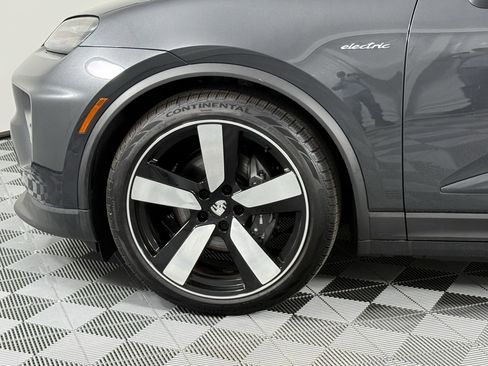 New 2025 Porsche Macan Electric image 12