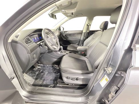 Used 2022 Volkswagen Tiguan SE image 20