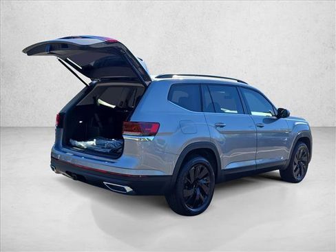 New 2026 Volkswagen Atlas SE image 2