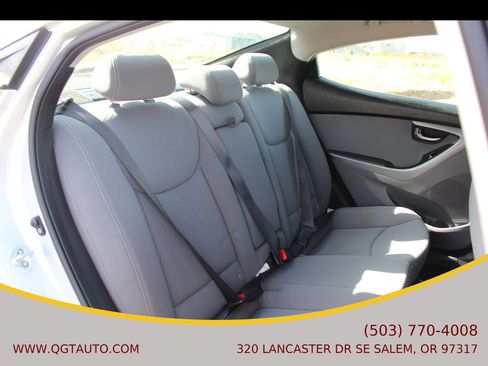 Used 2015 Hyundai Elantra SE w/ Option Group 02 FWD image 19