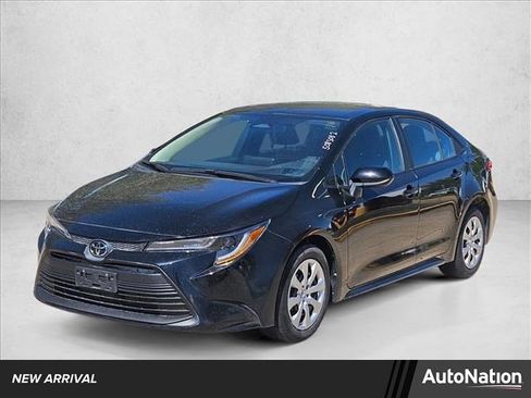 Used 2023 Toyota Corolla LE image 1