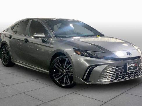 Used 2026 Toyota Camry XSE AWD/4WD image 3