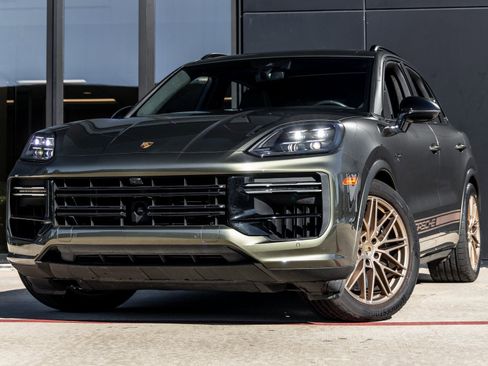 Used 2024 Porsche Cayenne Turbo image 1