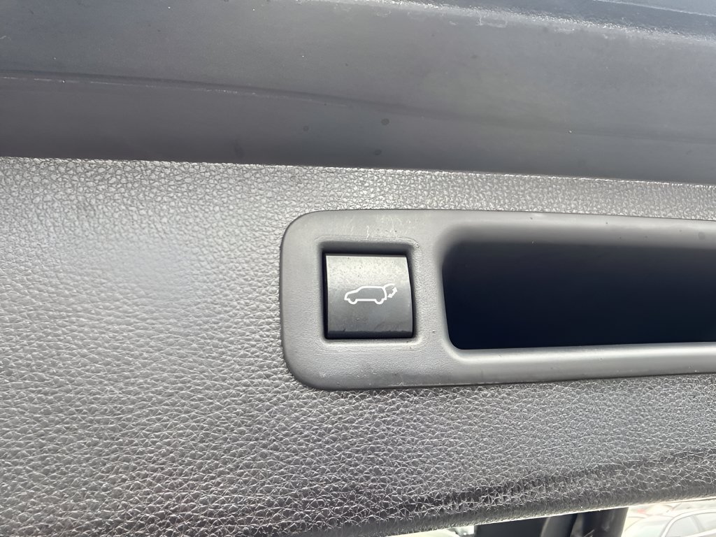 Used 2022 Toyota Highlander LE AWD/4WD image 25