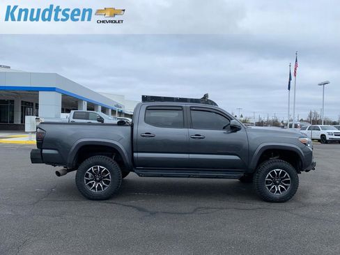 Used 2020 Toyota Tacoma TRD Sport image 8