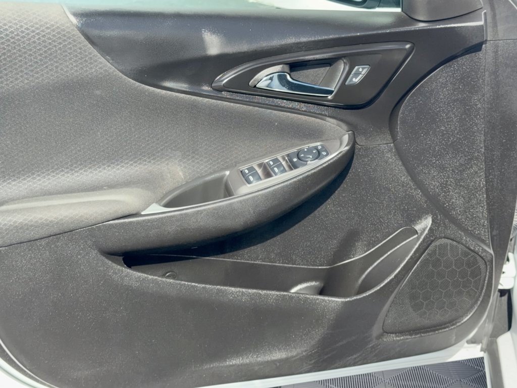 Used 2025 Chevrolet Malibu LT FWD image 14