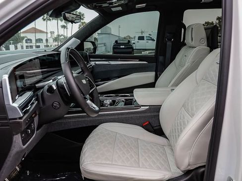 Used 2025 Cadillac Escalade V AWD/4WD image 22