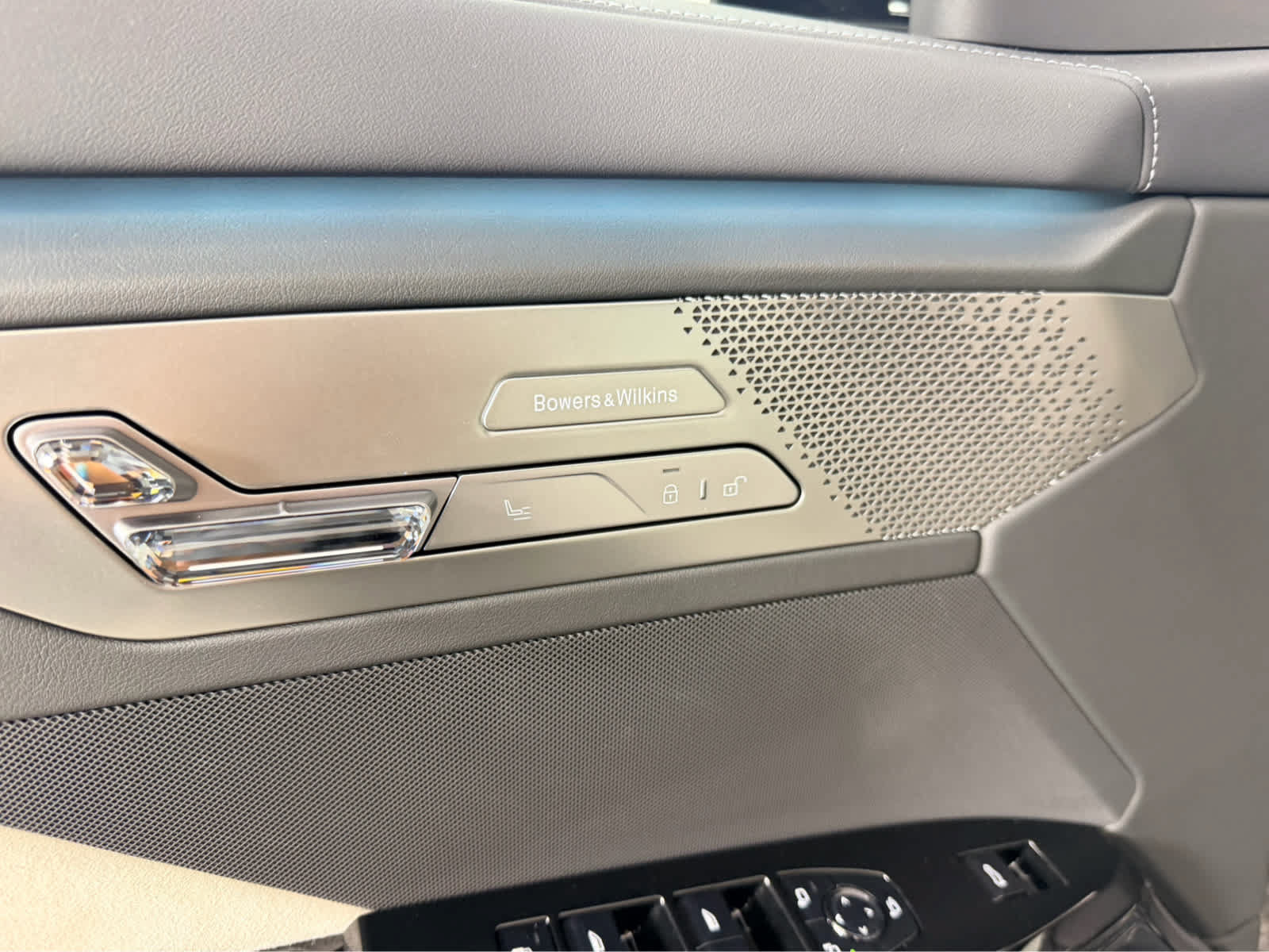 New 2027 BMW 740i w/ Executive Package RWD image 13