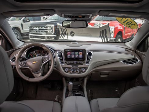 Used 2017 Chevrolet Malibu Hybrid w/ Leather Package image 13