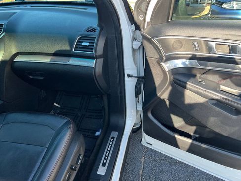 Used 2016 Ford Explorer Sport w/ Equipment Group 401A AWD/4WD image 32