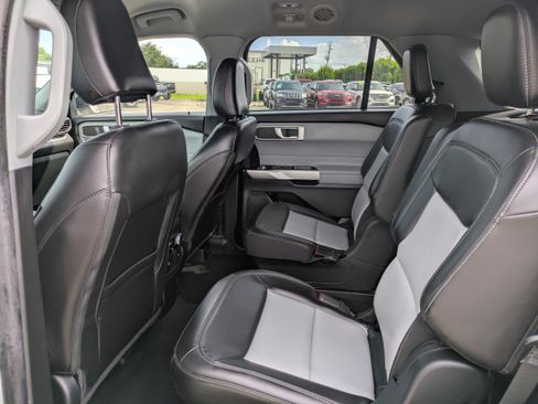 Used 2023 Ford Explorer XLT w/ Equipment Group 202A RWD image 13