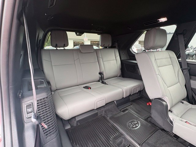 Used 2025 Toyota Sequoia Limited w/ Tow Technology Package AWD/4WD image 34