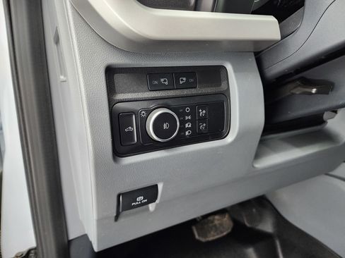 Used 2023 Ford F350 XLT image 40