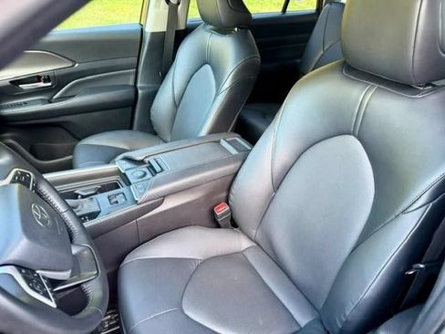 Certified 2025 Toyota Grand Highlander AWD image 7