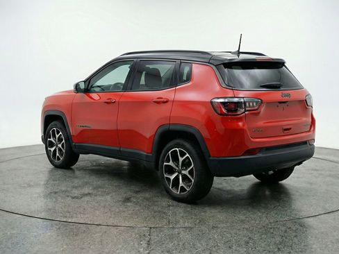 Used 2025 Jeep Compass Limited image 6