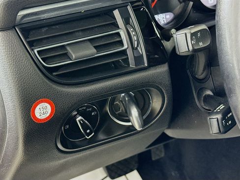 Certified 2020 Porsche Macan image 14