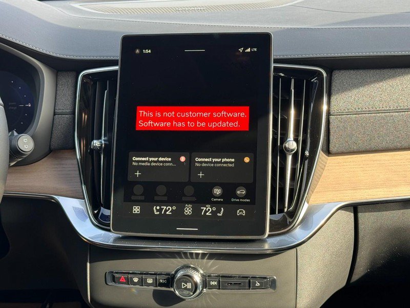 New 2026 Volvo XC90 T8 Plus w/ Protection Package Premier AWD/4WD image 8