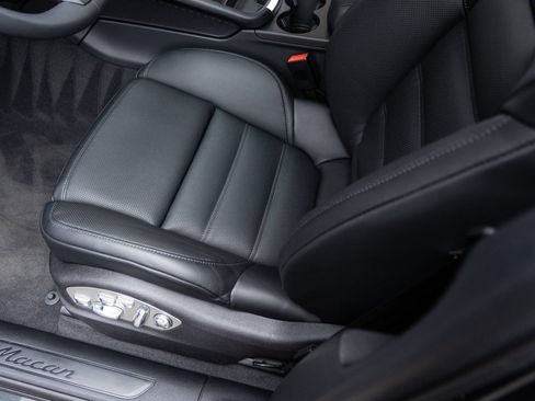 Certified 2026 Porsche Macan AWD/4WD image 23