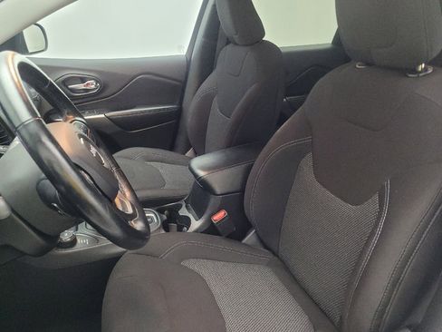 Used 2020 Jeep Cherokee Latitude w/ Cold Weather Group image 17