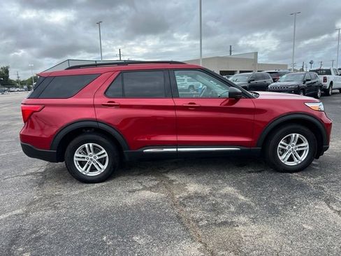 Used 2024 Ford Explorer XLT w/ Equipment Group 202A AWD/4WD image 6
