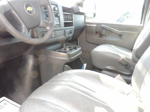 Used 2017 Chevrolet Express 2500 RWD image 13