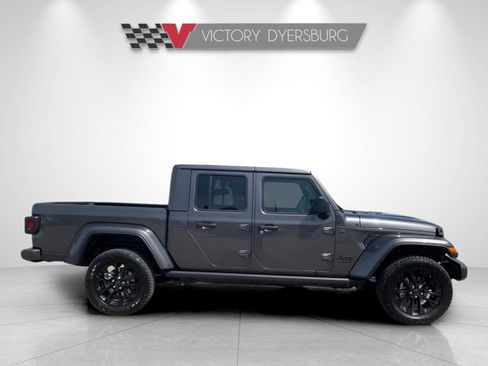 New 2025 Jeep Gladiator Sport image 9