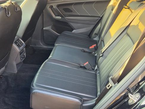 Used 2022 Volkswagen Tiguan SE AWD/4WD image 12