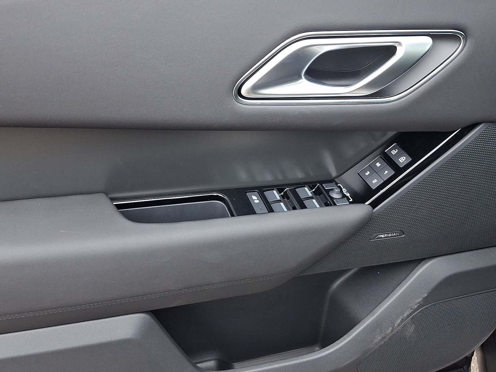 New 2026 Land Rover Range Rover Velar S AWD/4WD image 9